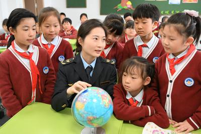 科普知识进课堂，迎接世界地球日