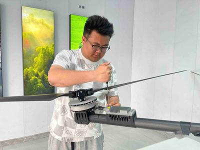 “95后”大学生回村当飞手 迈向“慧”种地