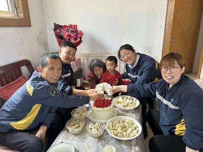 八年陪伴见真情，青岛这群“热心肠”为孤寡老人撑起一片天