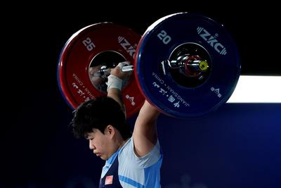 中国举重队亚锦赛再夺7金，女将三破世界纪录