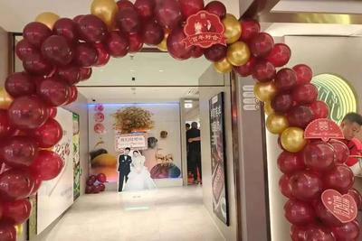 95后新人火锅店办140人婚宴！花2.25万元账单长2米
