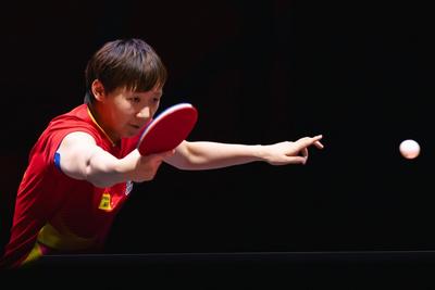 王曼昱战胜陈幸同，与孙颖莎会师多哈世乒赛女单决赛