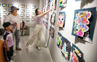 市南区八大湖幼儿园举办幼儿美术创意作品展