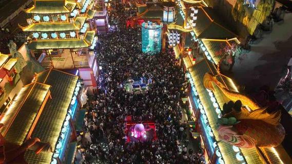 “五一”人气爆棚，青岛这处国潮街区太“燃”