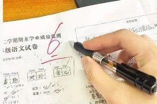 “孩子被伤，眼角膜破裂”！自制“笔枪”在校园流行，危险玩具引发安全隐患