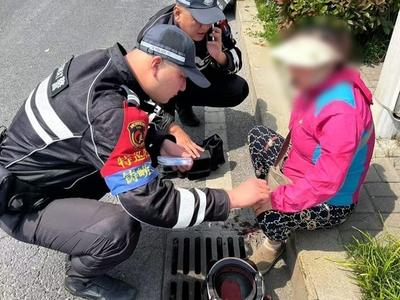 暖心！摔伤女子从昏迷到送医，青岛公安两名骑巡队员全程守护