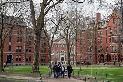 特朗普威胁停止向哈佛大学拨款，要求校方提供国际学生名单