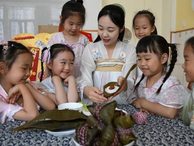 多彩民俗迎端午，传统文化润童心