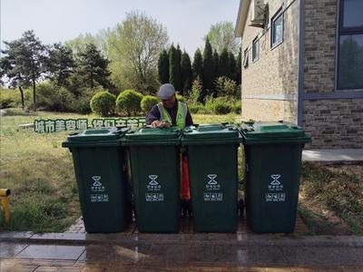 五一假期青岛1.7万名环卫人在岗，为市民游客营造干净、整洁的节日环境
