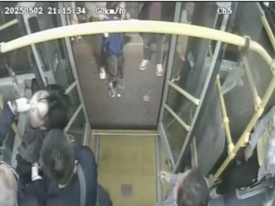 城阳巴士司乘齐心救援，车厢秒变“急救站”