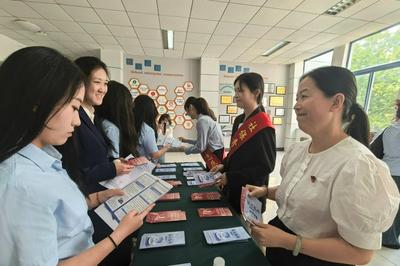 青岛人社部门进高校宣传社保知识，打造社保“毕”修课服务品牌