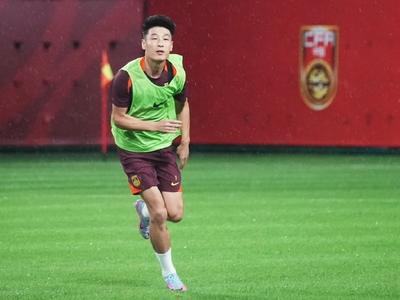 武磊因伤无法参与长时间高强度训练，退出国足集训