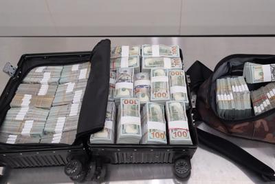 230万美元现金！旅客违规携带未申报进境被海关查获
