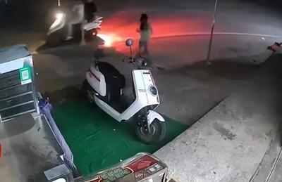 “飞车党”夜里紧追小女孩将其吓哭？海南警方通报：2人违规驾乘摩托车已被处理