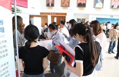 青岛市医养机构进校园活动在青岛大学举办