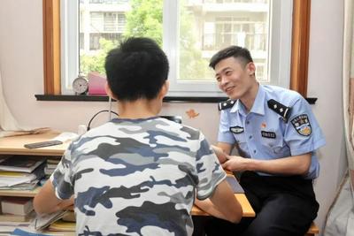 “请开门，我是警察，我打游戏全国16强！”