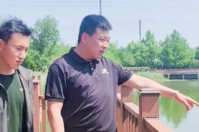 惊险又温暖！六旬老人失足落水，即墨俩小伙用一根鱼竿成功救险