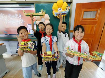 青岛平安路第二小学举行“六一”儿童节主题队日活动
