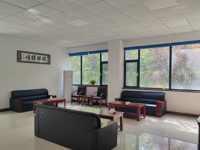 西海岸新区：“驿站服务+公路养护”双线护航群众五一假期出行