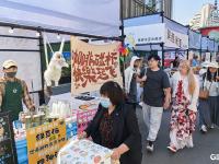 “五一”假期青岛老城区人气爆棚，市集咖啡飘香引客来