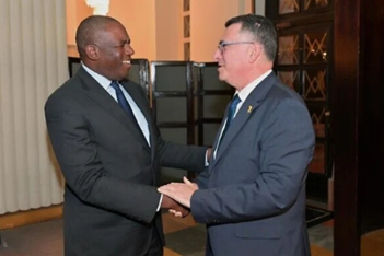 以色列外长：以色列将继续在伊朗展开行动