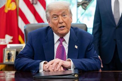 民调显示美国总统特朗普支持率跌至新低