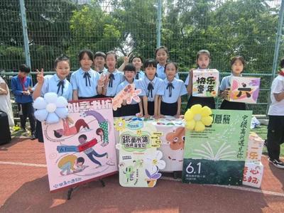 童年向光行，书韵连家校