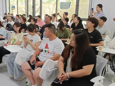 推动AI技术多领域场景应用，市北“工创夜校”成为职工拥抱数字时代的“充电桩”