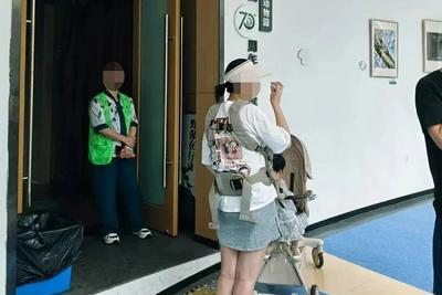 唯一母婴室在大门外，10月龄婴儿展馆内喝奶被赶出！上海动物园称做法合规，网友吵翻