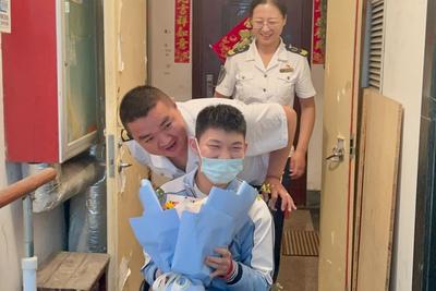 车轮上的温情守护！中考首日，青岛好司机开“爱心专车”为轮椅少年送考