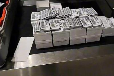 旅客携带1900张境外电话卡入境 海关：扣！