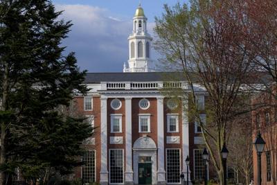 自己推翻自己，美国务院对哈佛签证禁令遭遇“一日游”