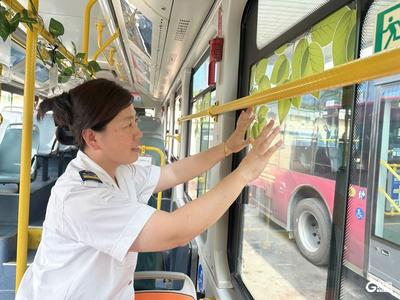 看得见的清凉+摸得着的关怀=青岛公交“凉凉夏日”主题车