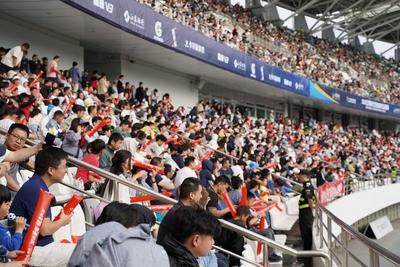 从“村超”到“苏超”，从“追球”到“追求”