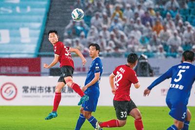 在“苏超”，我们看到中国球迷最深切的期盼