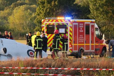 法国一轻型飞机坠毁，机上3人遇难