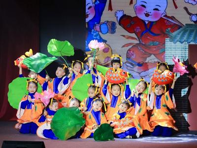 你是绿草生机勃勃，你是春风洒播希望！市南区举行首届“童趣萌艺”幼儿艺术节