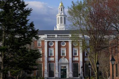 美法官批准哈佛大学暂时继续接受国际学生