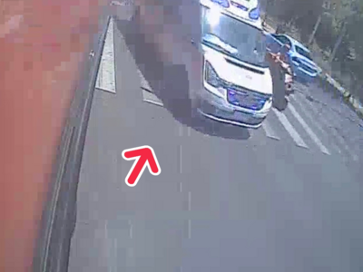城阳巴士驾驶员两次礼让救护车，绘就街头暖心风景