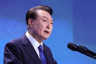 韩国前总统尹锡悦抵达特检组，首度出面接受调查
