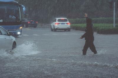 中到大雨局部暴雨！山东中南部有明显降雨，伴有雷电和局部8~10级雷雨阵风