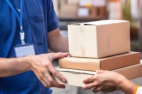 “2.1公斤也按3公斤收费”？记者实测8家快递