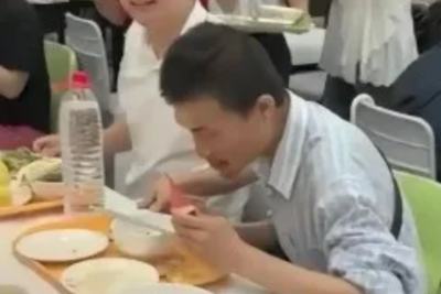 韦东奕就餐被“贴脸拍摄”“围堵跟拍”，官方出手！