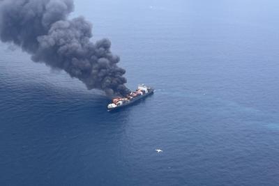 一货轮在印度海域爆炸，已有12名中国船员获救