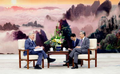 王毅会见美国哈佛大学教授艾利森