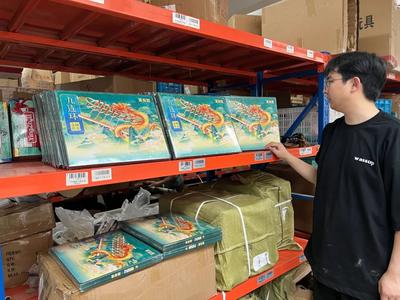 智能棋盘、手腕球、回弹健身球……老年人的玩具开始畅销了？