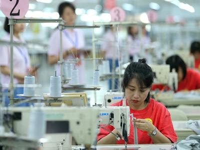 服装缝纫工岗位赛技能，2025针织职业缝纫工技能大赛举行