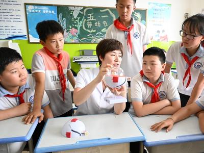 爱眼知识宣传进校园，守护学生“睛”彩世界