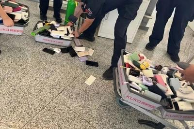 多平台紧急下架！不到6元可买1000张，这种贴纸千万别乱贴，涉嫌违法