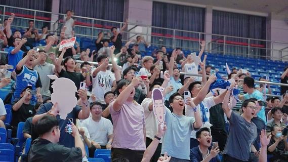 中国篮球的希望！青岛男篮小将杨瀚森首轮16顺位加盟NBA球队开拓者